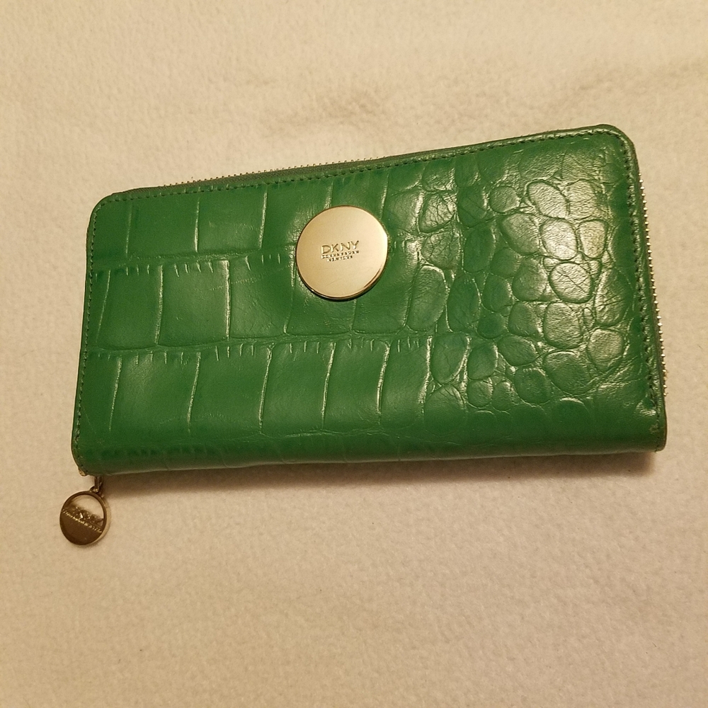 DKNY GREEN CROC ZIP AROUND WALLET